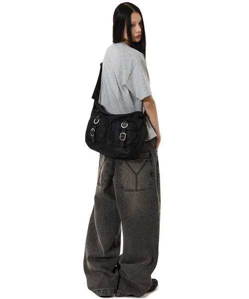 OY（オーワイ）の「『OY/オーワイ』DOUBLE EYELET POCKET BAG/ダブルアイレットポケットバッグ（ショルダーバッグ・メンズ・ブラック・FREE）」の3枚目の写真