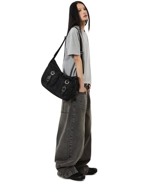 OY（オーワイ）の「『OY/オーワイ』DOUBLE EYELET POCKET BAG/ダブルアイレットポケットバッグ（ショルダーバッグ・メンズ・ブラック・FREE）」の2枚目の写真