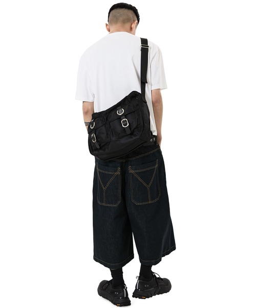 OY（オーワイ）の「『OY/オーワイ』DOUBLE EYELET POCKET BAG/ダブルアイレットポケットバッグ（ショルダーバッグ・メンズ・ブラック・FREE）」の5枚目の写真