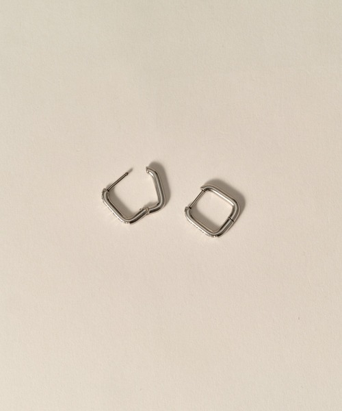 novice（ノーヴィス）の「【novice】CZ Hinged Square Hoop Pierce［Stainless］（ピアス（両耳用）・レディース・シルバー/ゴールド・FREE）」の12枚目の写真