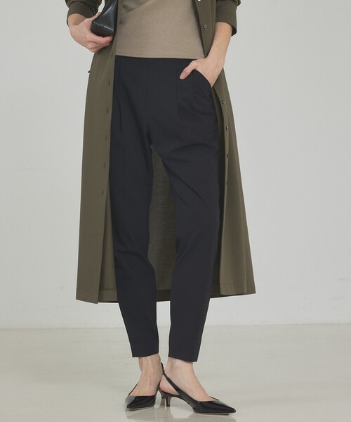 qualite（カリテ）の「【大人気パンツが今年も登場！新色追加】2WAYストレッチタックパンツ/春服/夏服/オフィスカジュアル/美脚（その他パンツ・レディース・オフホワイト/ブラック/グレイッシュベージュ・40/38/36/34）」の2枚目の写真