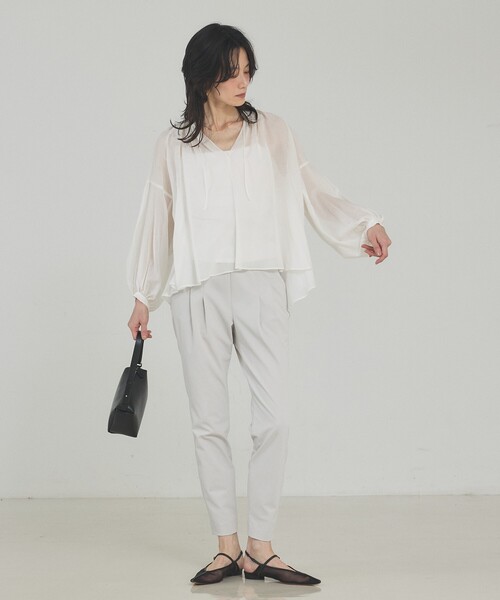 qualite（カリテ）の「【大人気パンツが今年も登場！新色追加】2WAYストレッチタックパンツ/春服/夏服/オフィスカジュアル/美脚（その他パンツ・レディース・オフホワイト/ブラック/グレイッシュベージュ・40/38/36/34）」の11枚目の写真