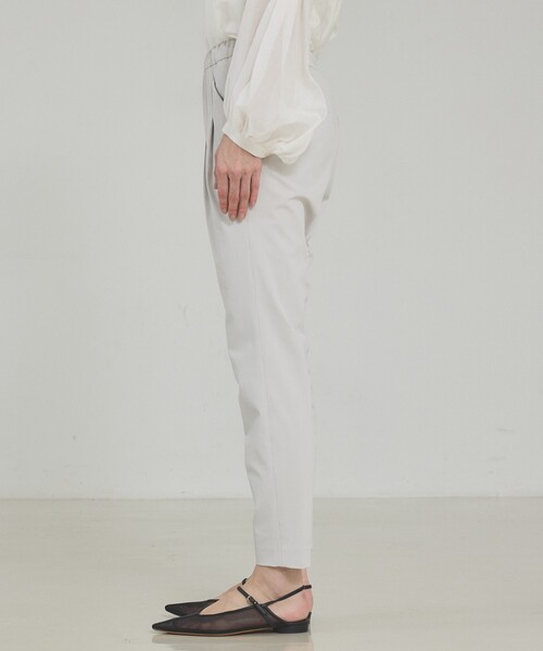qualite（カリテ）の「【大人気パンツが今年も登場！新色追加】2WAYストレッチタックパンツ/春服/夏服/オフィスカジュアル/美脚（その他パンツ・レディース・オフホワイト/ブラック/グレイッシュベージュ・40/38/36/34）」の16枚目の写真