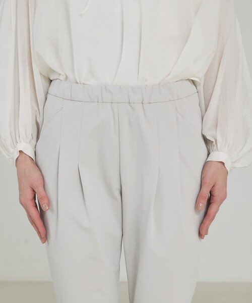 qualite（カリテ）の「【大人気パンツが今年も登場！新色追加】2WAYストレッチタックパンツ/春服/夏服/オフィスカジュアル/美脚（その他パンツ・レディース・オフホワイト/ブラック/グレイッシュベージュ・40/38/36/34）」の19枚目の写真