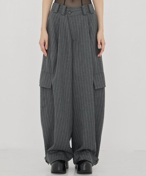 STUDIOUS（ステュディオス）の「【STUDIOUS/ステュディオス】Barrel Leg Cargo Trousers/バレルレッグカーゴトラウザー/ワイドパンツ（カーゴパンツ・レディース・ストライプ/ホワイト/ブラック・1/2）」の14枚目の写真