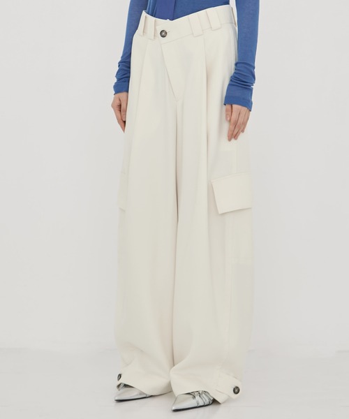 STUDIOUS（ステュディオス）の「【STUDIOUS/ステュディオス】Barrel Leg Cargo Trousers/バレルレッグカーゴトラウザー/ワイドパンツ（カーゴパンツ・レディース・ストライプ/ホワイト/ブラック・1/2）」の11枚目の写真