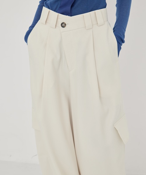 STUDIOUS（ステュディオス）の「【STUDIOUS/ステュディオス】Barrel Leg Cargo Trousers/バレルレッグカーゴトラウザー/ワイドパンツ（カーゴパンツ・レディース・ストライプ/ホワイト/ブラック・1/2）」の21枚目の写真