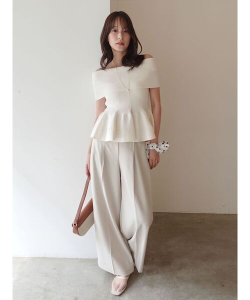 LAGUNAMOON(ラグナムーン)の「ペプラムオフショルニットプルオーバー 【夏服】(ニット/セーター・レディース・ブラック/レッド/ホワイト・FREE)」の4枚目の写真