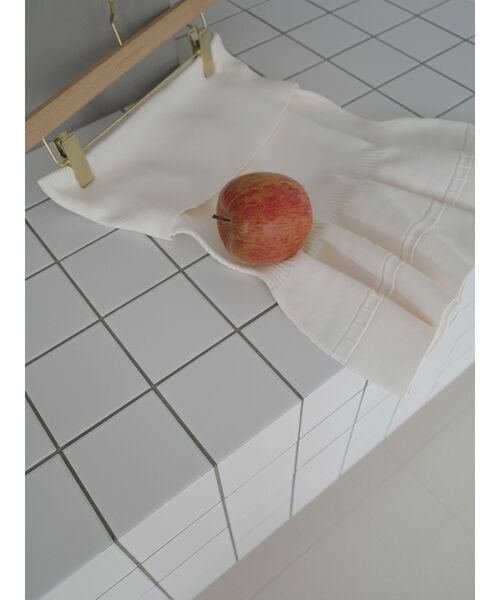 LAGUNAMOON（ラグナムーン）の「ペプラムオフショルニットプルオーバー（ニット/セーター・レディース・ブラック/レッド/ホワイト・FREE）」の15枚目の写真