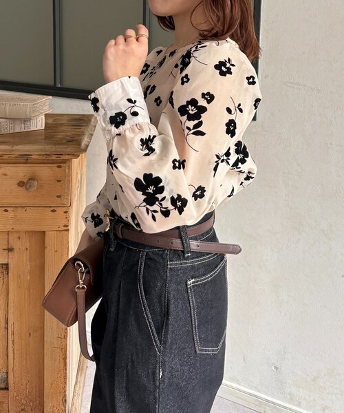 Thevon（ゼボン）の「花柄オーガンジーブラウス（シャツ/ブラウス・レディース・アイボリー/ブラック・FREE）」の5枚目の写真