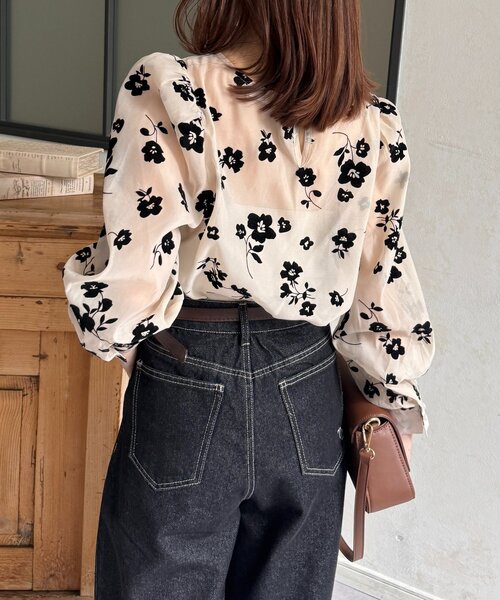 Thevon（ゼボン）の「花柄オーガンジーブラウス（シャツ/ブラウス・レディース・アイボリー/ブラック・FREE）」の6枚目の写真