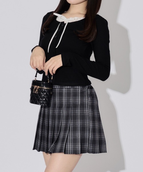 ALLuRing ChaRm（アリュリングチャーム）の「Frill Ribbon Ribbed Top / フリルリボンリブトップス（シャツ/ブラウス・レディース・ブラック/ホワイト・FREE）」の2枚目の写真