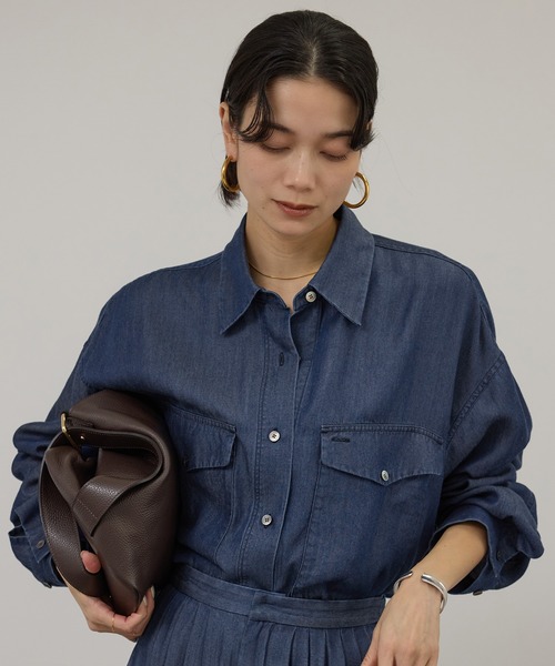 SALON adam et rope'(サロン アダム エ ロペ)の「デニムライクシャツ / セットアップ対応(シャツ/ブラウス・レディース・サックスブルー/ブルー系その他4・FREE)」の2枚目の写真