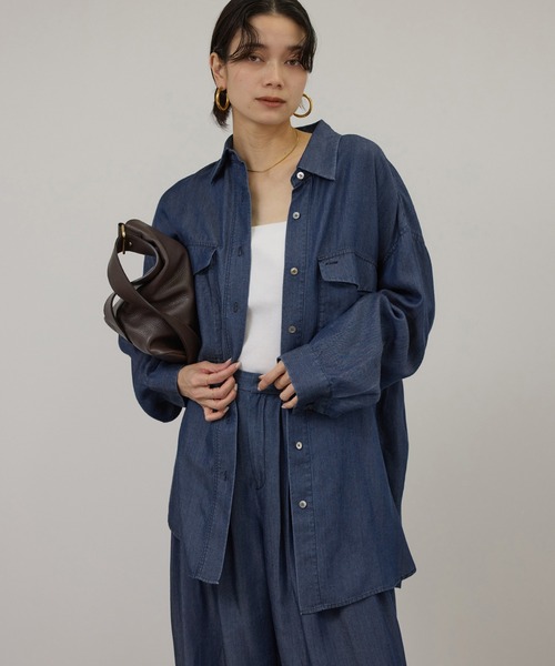 SALON adam et rope'(サロン アダム エ ロペ)の「デニムライクシャツ / セットアップ対応(シャツ/ブラウス・レディース・サックスブルー/ブルー系その他4・FREE)」の3枚目の写真