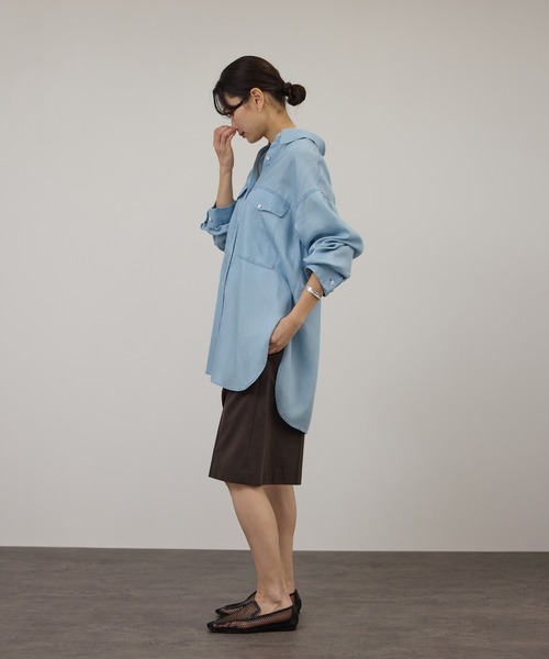 SALON adam et rope'(サロン アダム エ ロペ)の「デニムライクシャツ / セットアップ対応(シャツ/ブラウス・レディース・サックスブルー/ブルー系その他4・FREE)」の6枚目の写真