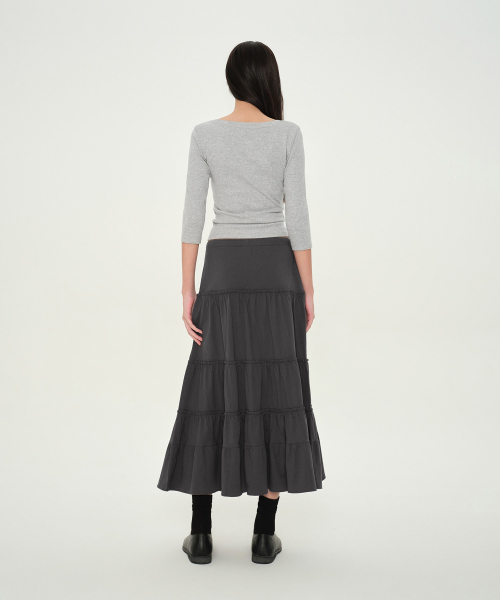 MUSINSA STANDARD WOMAN（ムシンサスタンダードウーマン）の「ウィメンズジャージティアードロングスカート[グレー]（スカート・レディース・その他・SMALL/MEDIUM/LARGE/X-SMALL）」の3枚目の写真