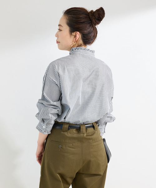 B.C STOCK(ベーセーストック)の「《追加7》【WEB限定】手洗い可 / スタンドフリルブラウス(シャツ/ブラウス・レディース・ブラック系その他/ネイビー・FREE)」の8枚目の写真