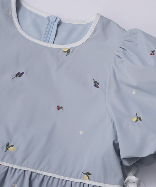 Fit more(フィットモア)の「バルーン袖フルーツ刺繍ペプラムトップス(その他トップス・レディース・ブルー/ピンク/ホワイト・FREE)」の17枚目の写真
