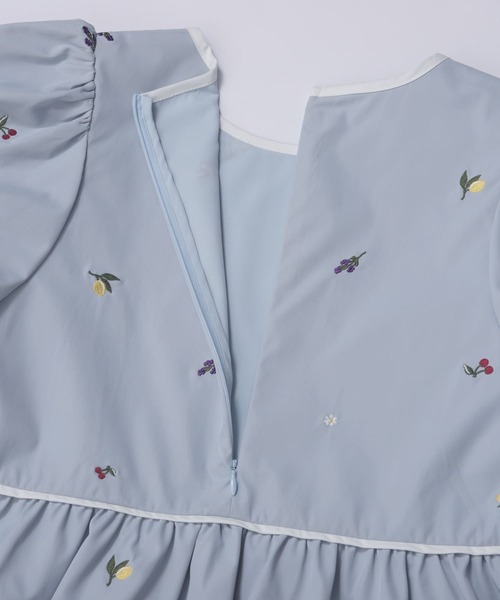 Fit more(フィットモア)の「バルーン袖フルーツ刺繍ペプラムトップス(その他トップス・レディース・ブルー/ピンク/ホワイト・FREE)」の18枚目の写真