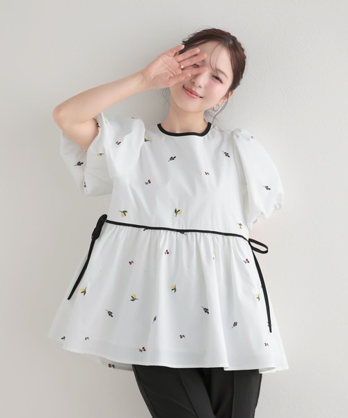 Fit more(フィットモア)の「バルーン袖フルーツ刺繍ペプラムトップス(その他トップス・レディース・ブルー/ピンク/ホワイト・FREE)」の12枚目の写真
