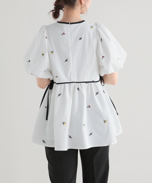 Fit more(フィットモア)の「バルーン袖フルーツ刺繍ペプラムトップス(その他トップス・レディース・ブルー/ピンク/ホワイト・FREE)」の15枚目の写真
