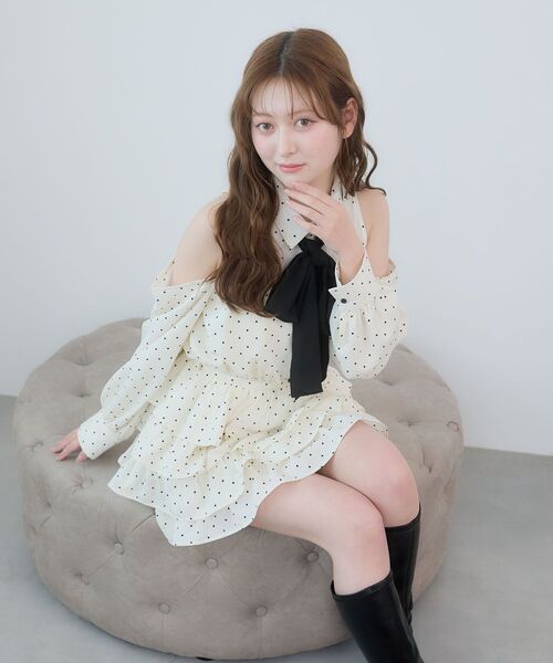 MAJESTIC LEGON（マジェスティックレゴン）の「肩あきリボンタイセットミニワンピ（ワンピース・レディース・グレー系その他/ホワイト系その他2・MEDIUM）」の4枚目の写真