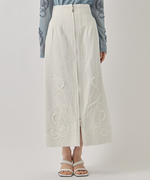 MURRAL(ミューラル)の「【MURRAL/ミューラル】別注Cucurbita embroidered skirt/ククビタエンブロイダリースカート/Iライン(スカート・レディース・ブラック/ホワイト・1/2)」の2枚目の写真