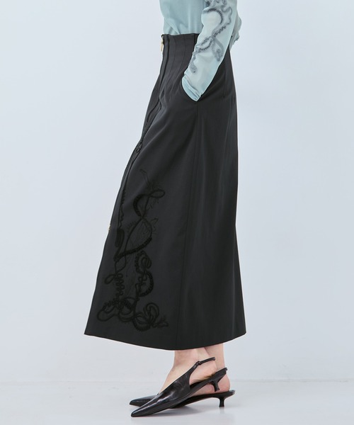 MURRAL(ミューラル)の「【MURRAL/ミューラル】別注Cucurbita embroidered skirt/ククビタエンブロイダリースカート/Iライン(スカート・レディース・ブラック/ホワイト・1/2)」の9枚目の写真