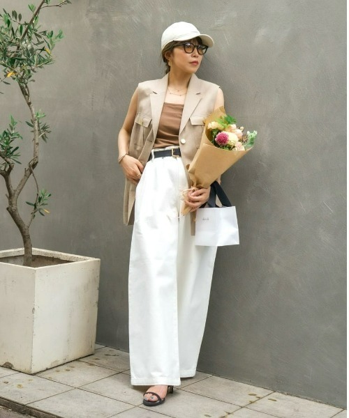 allureville（アルアバイル）の「ホワイトデニムワイドレッグパンツ（その他パンツ・レディース・オフホワイト・2/1）」の2枚目の写真