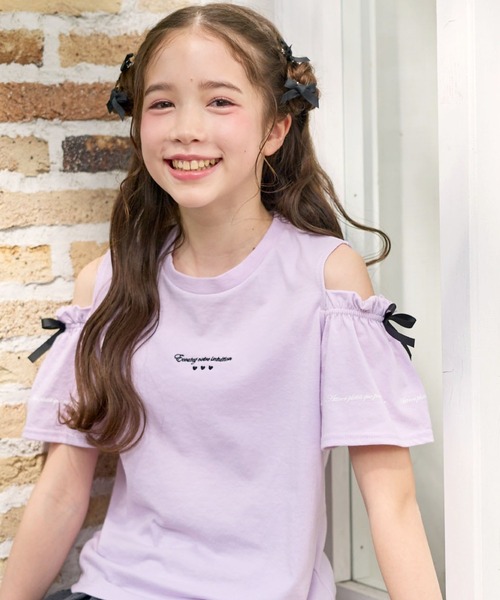 Amourire girl(アムリールガール)の「オープンショルダー リボン×ロゴプリント 半袖 Tシャツ/カットソー(Tシャツ/カットソー・キッズ・ライトパープル/ブラック/ホワイト/サックスブルー・160cm/150cm/140cm/130cm)」の5枚目の写真