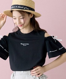 cross marche（クロスマルシェ）の「オープンショルダー リボン×ロゴプリント 半袖 Tシャツ/カットソー（Tシャツ/カットソー）」