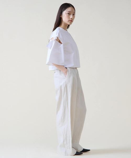 Tiara(ティアラ)の「リネンタックワイドパンツ(その他パンツ・レディース・ネイビー/ベージュ・3/2)」の4枚目の写真