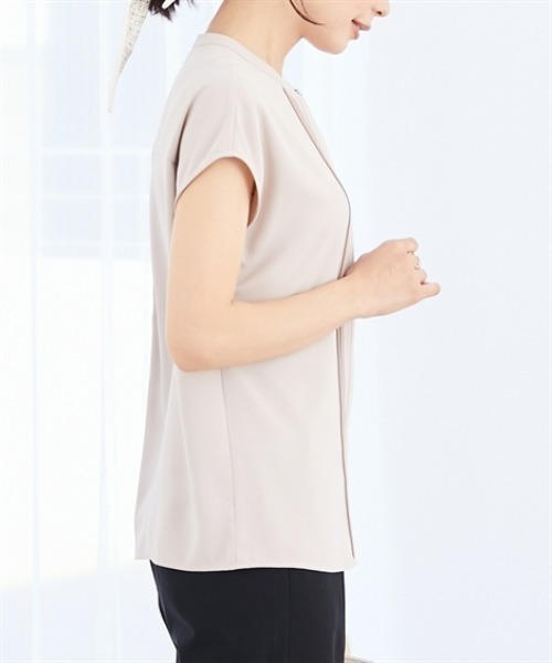 7days Life Styling(セブンデイズライフスタイリング)の「【UVカット/速乾】ストレッチパウダーサテンピンタックフレンチスリーブブラウス(シャツ/ブラウス・レディース・オフホワイト/グレイッシュベージュ/ネイビー・S/M/L/LL/3L)」の15枚目の写真