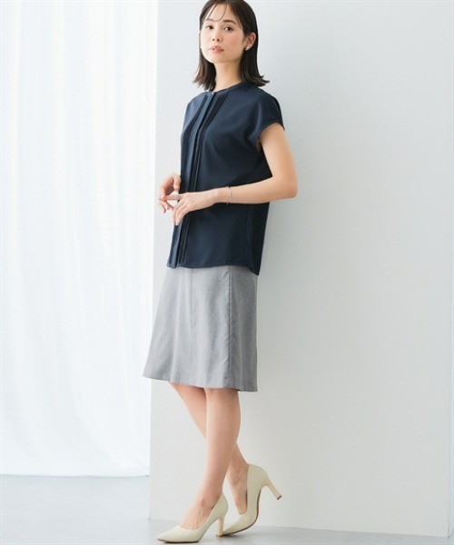 7days Life Styling(セブンデイズライフスタイリング)の「【UVカット/速乾】ストレッチパウダーサテンピンタックフレンチスリーブブラウス(シャツ/ブラウス・レディース・オフホワイト/グレイッシュベージュ/ネイビー・S/M/L/LL/3L)」の5枚目の写真
