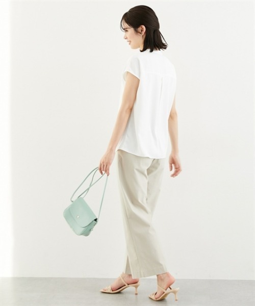 7days Life Styling(セブンデイズライフスタイリング)の「【UVカット/速乾】ストレッチパウダーサテンピンタックフレンチスリーブブラウス(シャツ/ブラウス・レディース・オフホワイト/グレイッシュベージュ/ネイビー・S/M/L/LL/3L)」の8枚目の写真