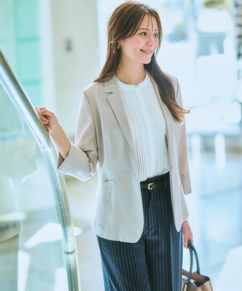7days Life Styling(セブンデイズライフスタイリング)の「【UVカット/速乾】ストレッチパウダーサテンピンタックフレンチスリーブブラウス(シャツ/ブラウス・レディース・オフホワイト/グレイッシュベージュ/ネイビー・S/M/L/LL/3L)」の10枚目の写真