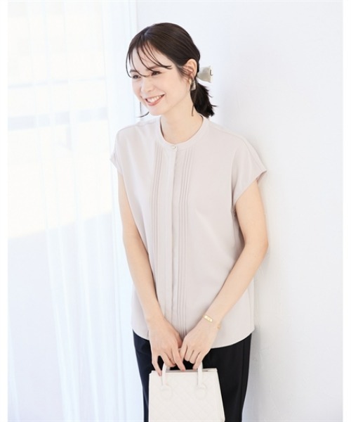 7days Life Styling(セブンデイズライフスタイリング)の「【UVカット/速乾】ストレッチパウダーサテンピンタックフレンチスリーブブラウス(シャツ/ブラウス・レディース・オフホワイト/グレイッシュベージュ/ネイビー・S/M/L/LL/3L)」の11枚目の写真