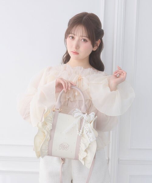 MAJESTIC LEGON（マジェスティックレゴン）の「フリルキャンバスキラキラバッグ（ハンドバッグ・レディース・ブラック/ピンクベージュ/アイボリー・FREE）」の9枚目の写真