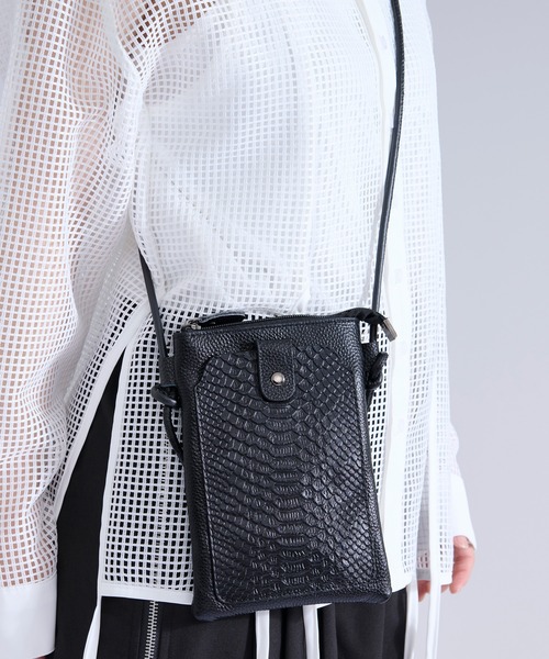 Ellno Loset（エルノロゼット）の「python mini shoulder bag/パイソンミニショルダーバッグ（ショルダーバッグ・メンズ・ブラック/ブルー系その他・FREE）」の2枚目の写真