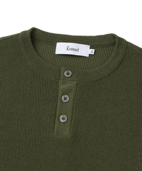 KNITTED(ニッティド)の「クールエバー ヘンリーネック 半袖ニット オリーブ(ニット/セーター・メンズ・その他・MEDIUM/LARGE/X-LARGE)」の2枚目の写真