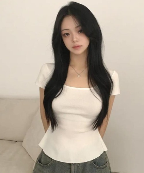 semplice(センプリチェ)の「Tシャツ【韓国ファッション】(Tシャツ/カットソー・レディース・アイボリー/ブラック・F)」の1枚目の写真