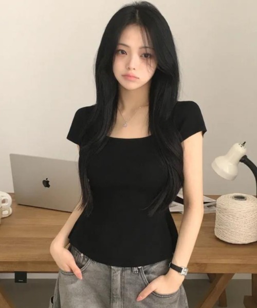 semplice(センプリチェ)の「Tシャツ【韓国ファッション】(Tシャツ/カットソー・レディース・アイボリー/ブラック・F)」の2枚目の写真
