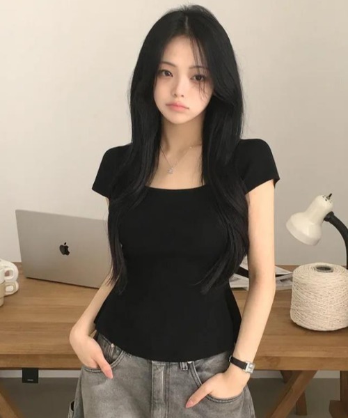 semplice(センプリチェ)の「Tシャツ【韓国ファッション】(Tシャツ/カットソー・レディース・アイボリー/ブラック・F)」の4枚目の写真