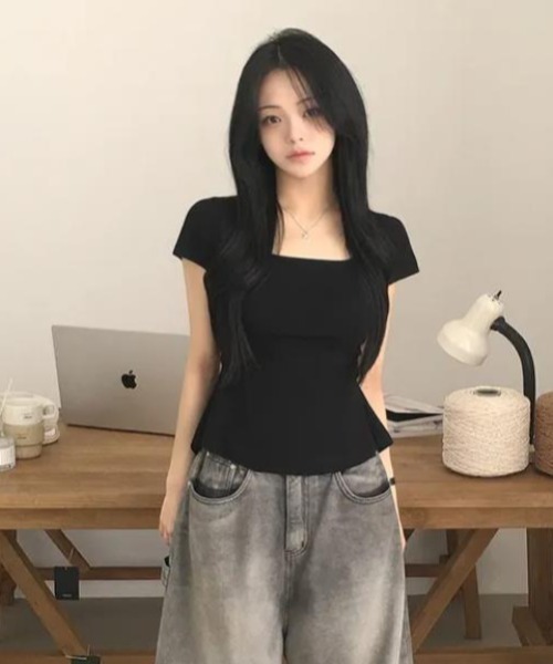 semplice(センプリチェ)の「Tシャツ【韓国ファッション】(Tシャツ/カットソー・レディース・アイボリー/ブラック・F)」の5枚目の写真