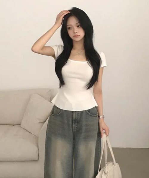 semplice(センプリチェ)の「Tシャツ【韓国ファッション】(Tシャツ/カットソー・レディース・アイボリー/ブラック・F)」の9枚目の写真