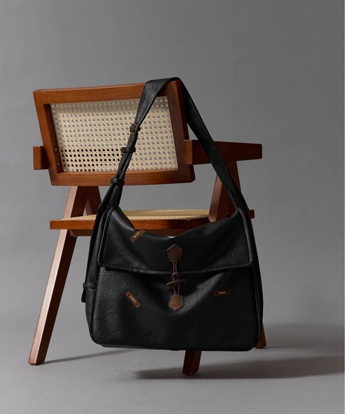 CIVVY.(シヴィ―)の「Vintage Satchel Shoulder Bag - ヴィンテージサッチェルショルダーバッグ -(ショルダーバッグ・メンズ・ブラック/ベージュ・FREE)」の3枚目の写真