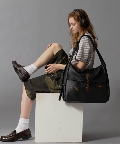 CIVVY.(シヴィ―)の「Vintage Satchel Shoulder Bag - ヴィンテージサッチェルショルダーバッグ -(ショルダーバッグ・メンズ・ブラック/ベージュ・FREE)」の4枚目の写真