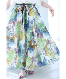 たっぷり広がるアートな花画ロングスカート
