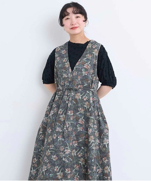 l'atelier du savon(アトリエドサボン)の「ばらのプリント ノースリーブワンピース ウエスト紐付き 2WAY仕様(ワンピース・レディース・グリーン/オレンジ・FREE)」の2枚目の写真