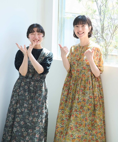 l'atelier du savon(アトリエドサボン)の「ばらのプリント ノースリーブワンピース ウエスト紐付き 2WAY仕様(ワンピース・レディース・グリーン/オレンジ・FREE)」の14枚目の写真